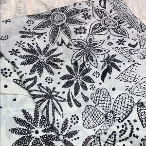 Black & white flower tapestry